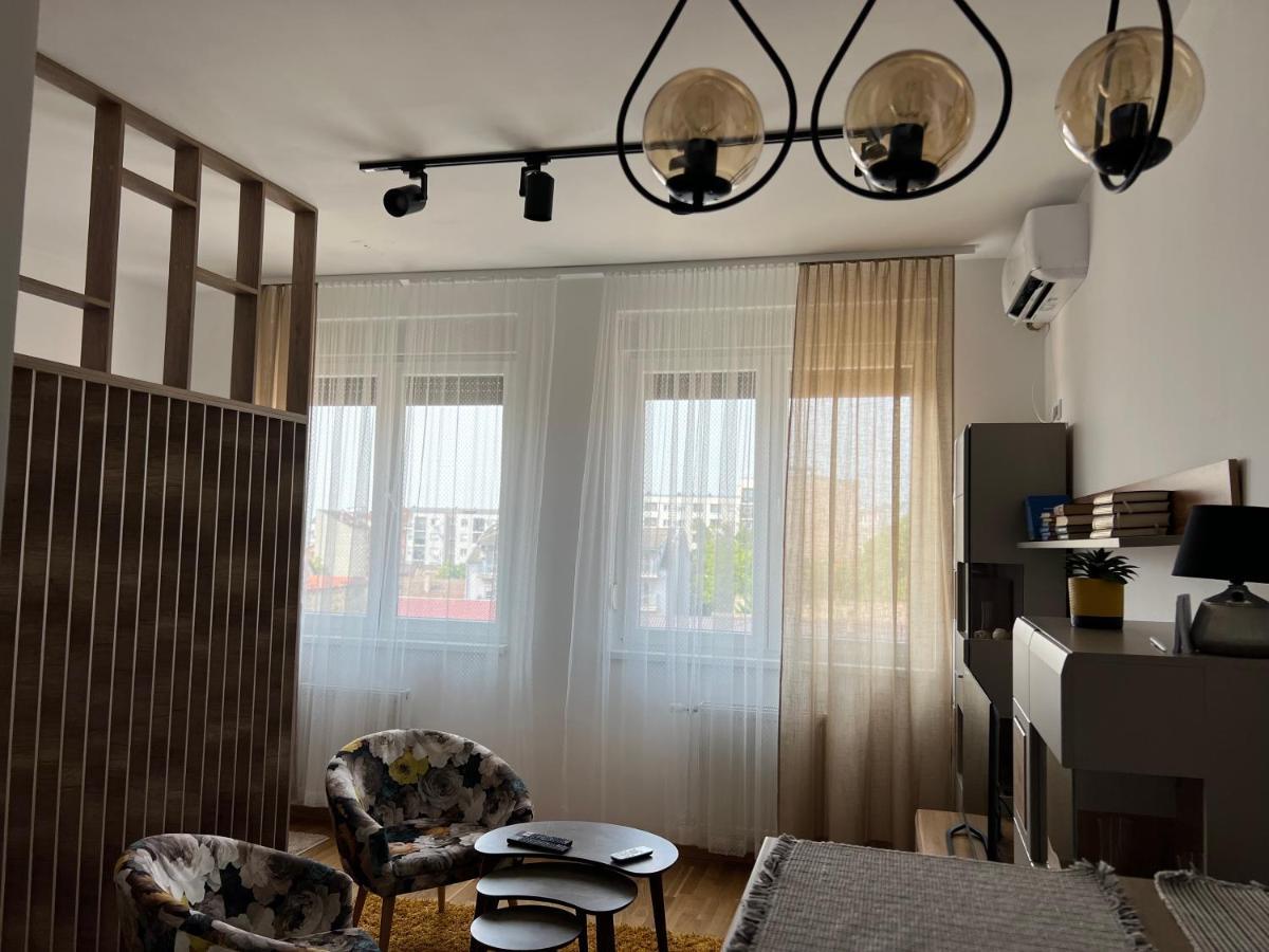 Apartment Charlie Private Parking Novi Sad Bagian luar foto