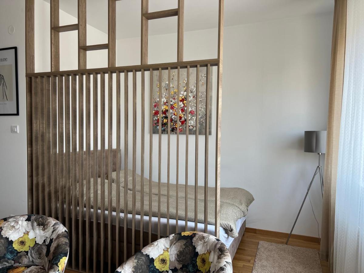 Apartment Charlie Private Parking Novi Sad Bagian luar foto